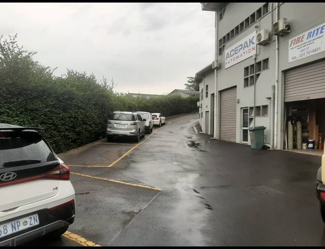 159M² MINI FACTORY TO LET IN CAVERSHAM GLEN